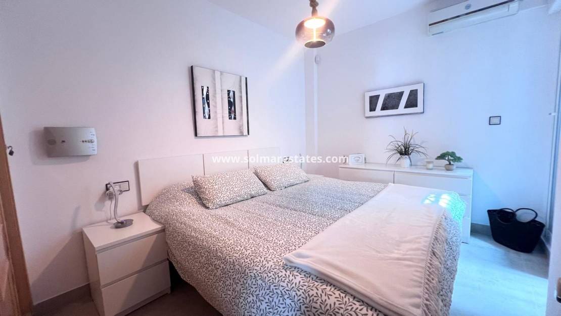 2 makuuhuone Huoneisto myytävänä paikassa Los Altos mukana uima-altaan - 169 000 € (Ref: 9876709)