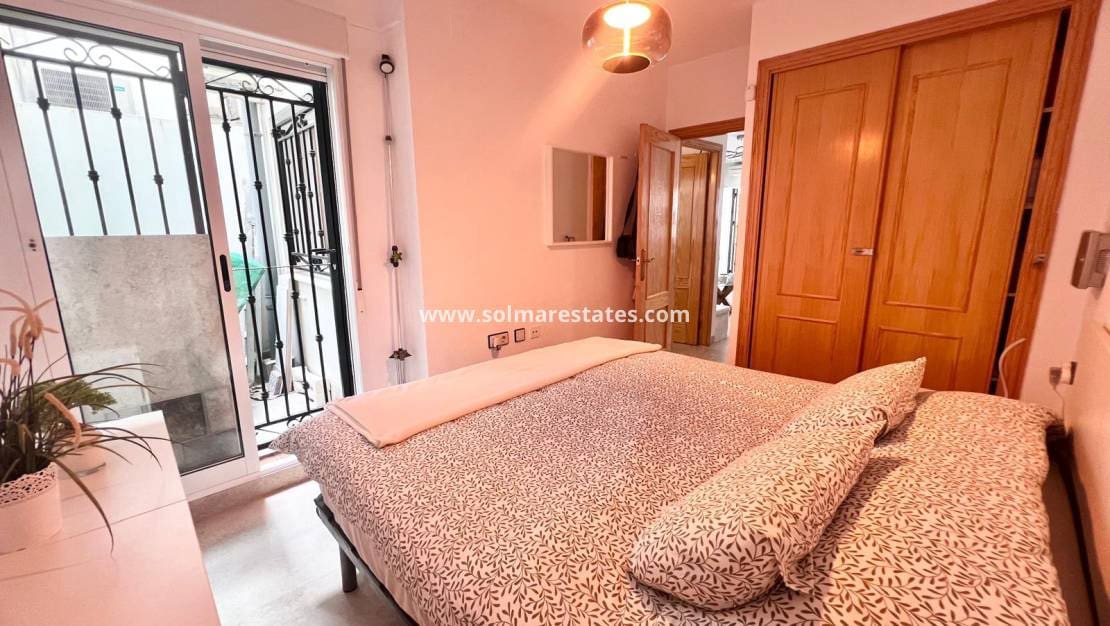2 makuuhuone Huoneisto myytävänä paikassa Los Altos mukana uima-altaan - 169 000 € (Ref: 9876709)
