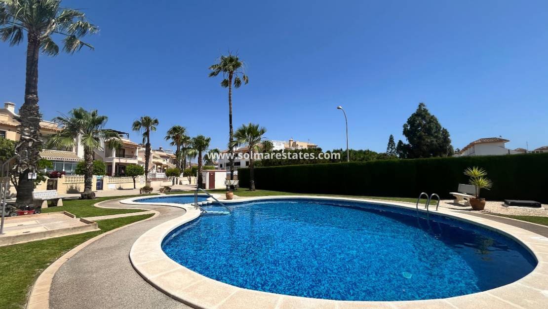 3 slaapkamer Huis te koop in Playa Flamenca met zwembad - € 259.995 (Ref: 9877441)