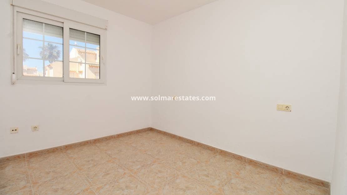 2 sypialnia Dom na sprzedaż w Playa Flamenca z basenem - 215 000 € (Ref: 9879874)