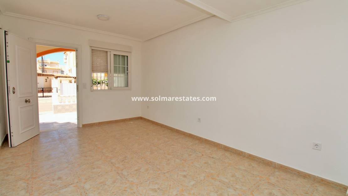 2 sypialnia Dom na sprzedaż w Playa Flamenca z basenem - 215 000 € (Ref: 9879874)