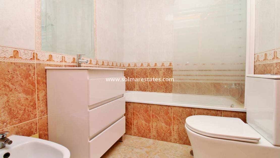 2 sypialnia Dom na sprzedaż w Playa Flamenca z basenem - 215 000 € (Ref: 9879874)