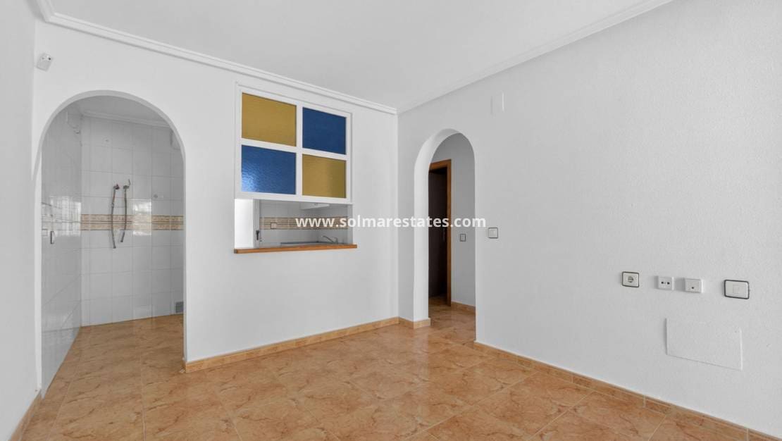 2 bedroom Apartment for sale in Torrevieja with pool - € 129,900 (Ref: 9888638)