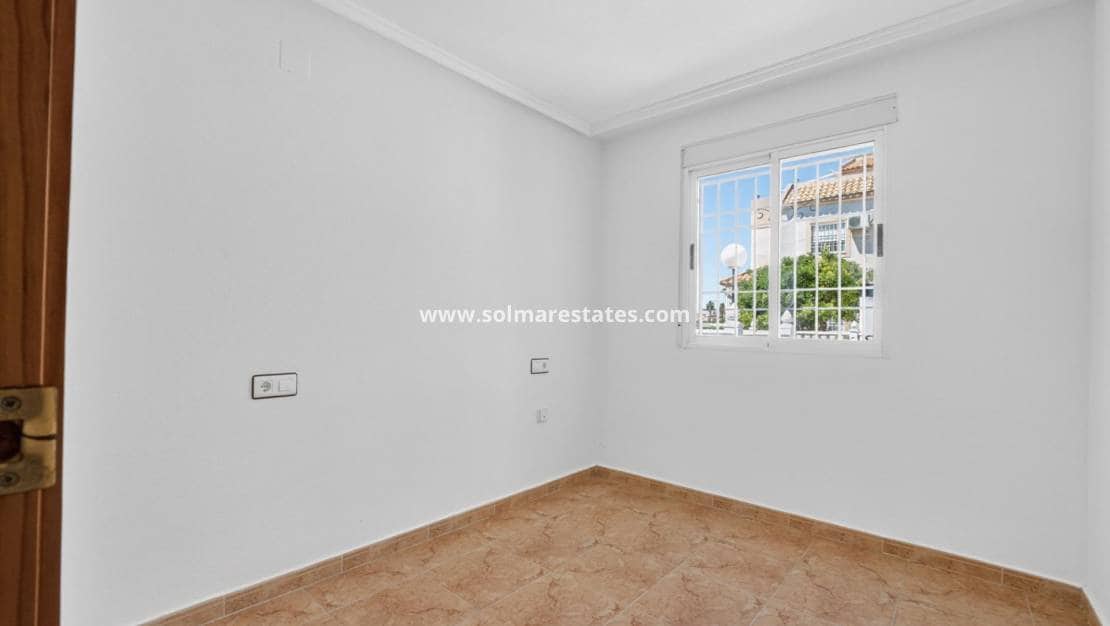2 bedroom Apartment for sale in Torrevieja with pool - € 129,900 (Ref: 9888638)