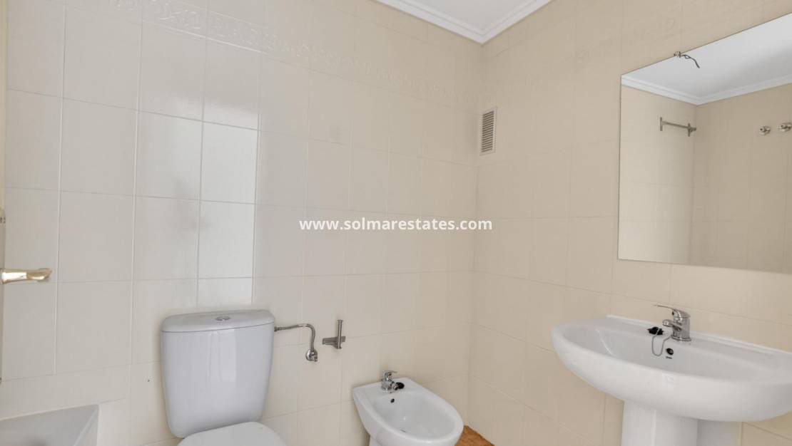 2 bedroom Apartment for sale in Torrevieja with pool - € 129,900 (Ref: 9888638)