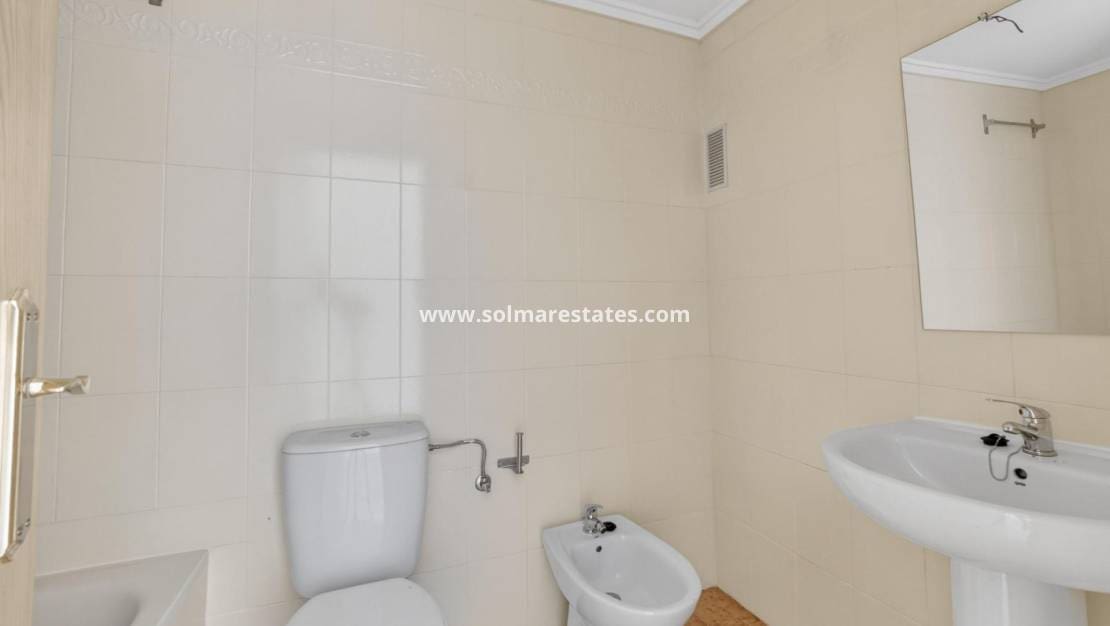 2 bedroom Apartment for sale in Torrevieja with pool - € 129,900 (Ref: 9888638)