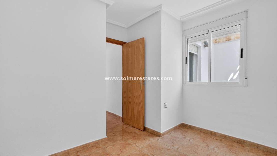 2 bedroom Apartment for sale in Torrevieja with pool - € 129,900 (Ref: 9888638)