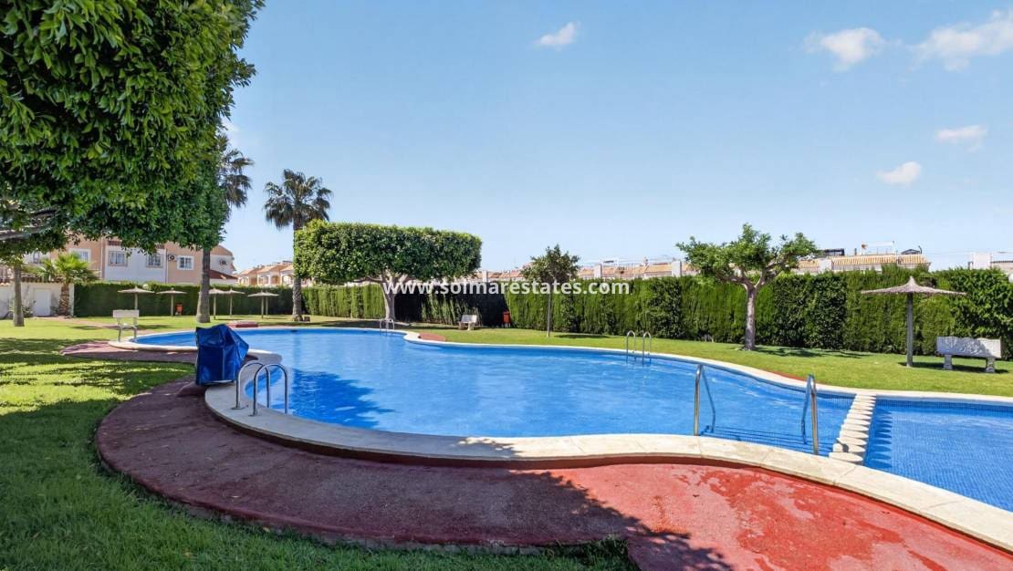 2 bedroom Apartment for sale in Torrevieja with pool - € 129,900 (Ref: 9888638)