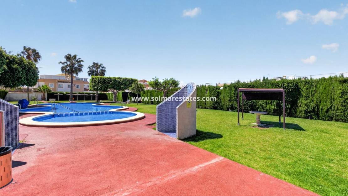 2 bedroom Apartment for sale in Torrevieja with pool - € 129,900 (Ref: 9888638)
