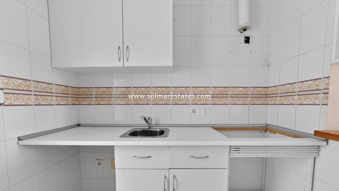 2 bedroom Apartment for sale in Torrevieja with pool - € 129,900 (Ref: 9888638)