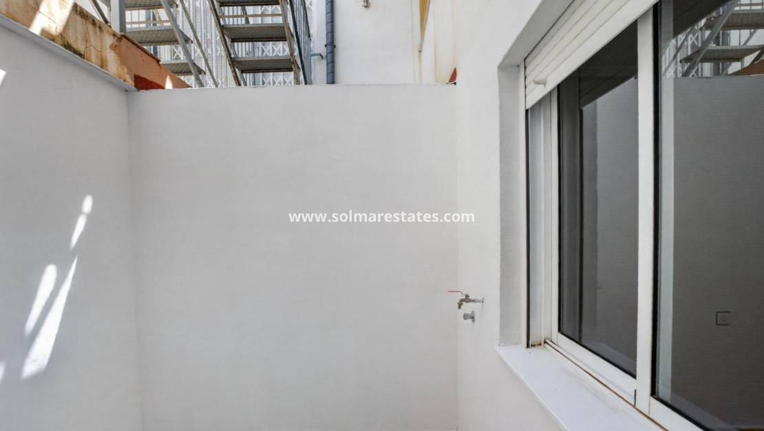 2 bedroom Apartment for sale in Torrevieja with pool - € 129,900 (Ref: 9888638)