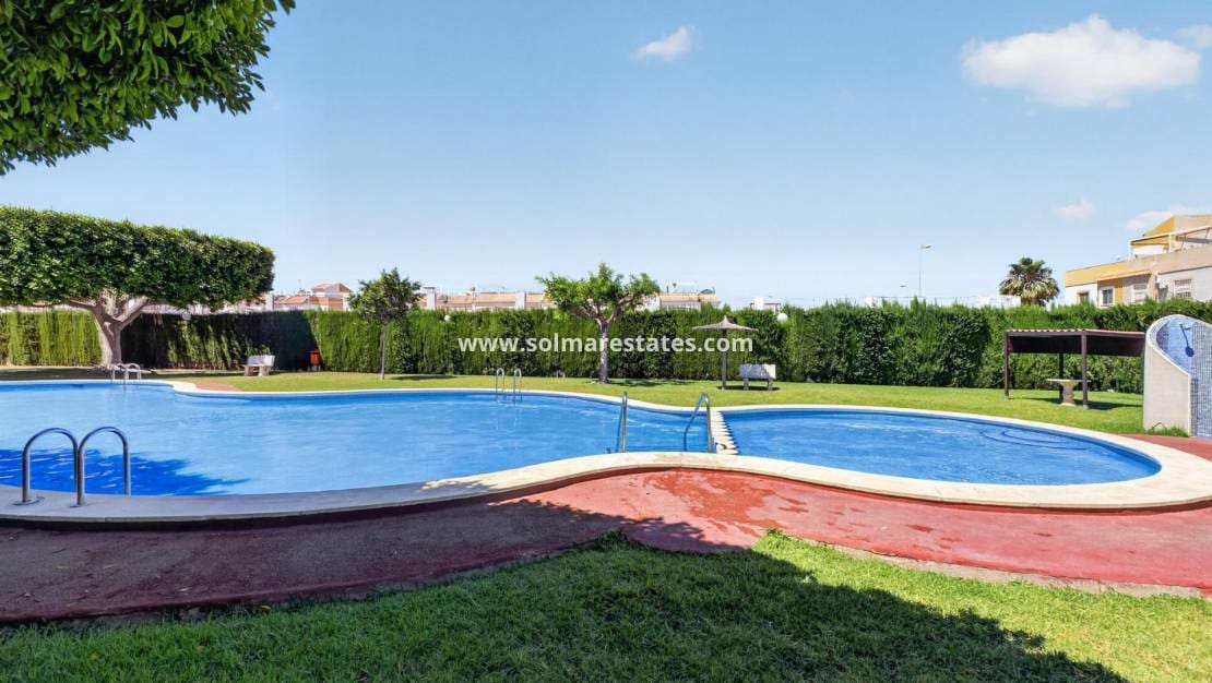 2 bedroom Apartment for sale in Torrevieja with pool - € 129,900 (Ref: 9888638)