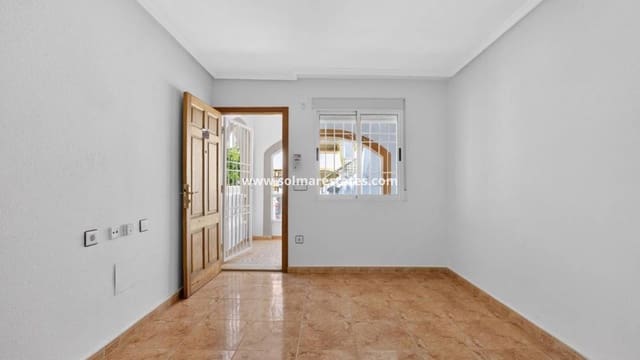 Apartamento de 2 habitaciones en El Chaparral - La Siesta - La Torreta, Torrevieja en venta con piscina - 129.900 € (Ref: 9888638)