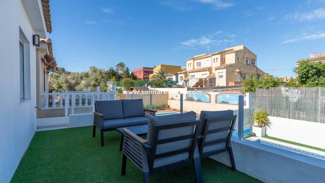 4 sypialnia Willa na sprzedaż w Los Balcones z basenem - 650 000 € (Ref: 9888639)
