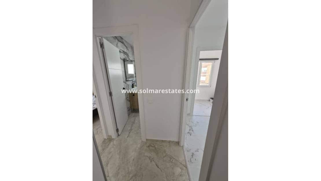 2 sypialnia Apartament na sprzedaż w Torrevieja - 190 000 € (Ref: 9888641)
