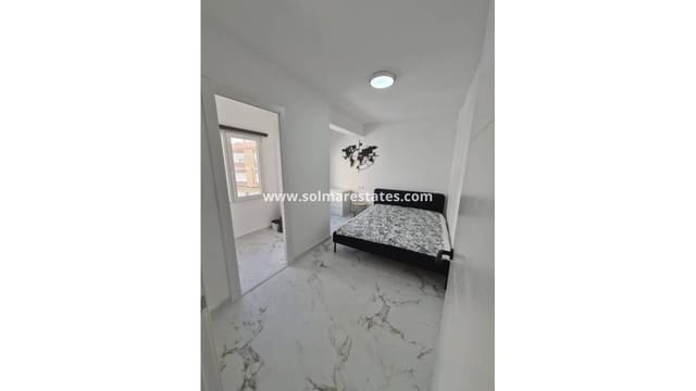 Apartamento de 2 habitaciones en Las Piscinas Naturales, Torrevieja en venta - 190.000 € (Ref: 9888641)