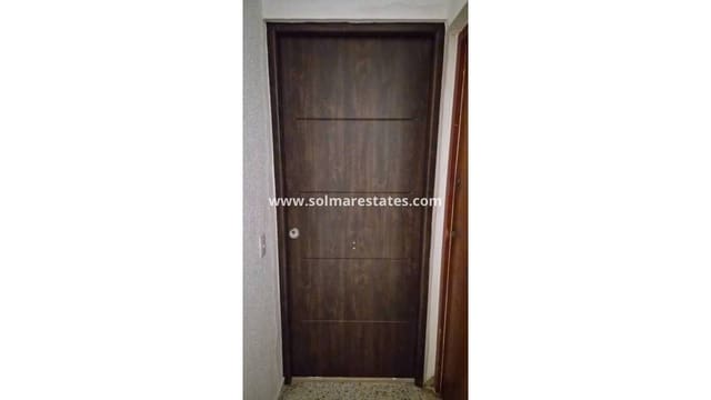 Apartamento de 2 habitaciones en Las Piscinas Naturales, Torrevieja en venta - 190.000 € (Ref: 9888641)