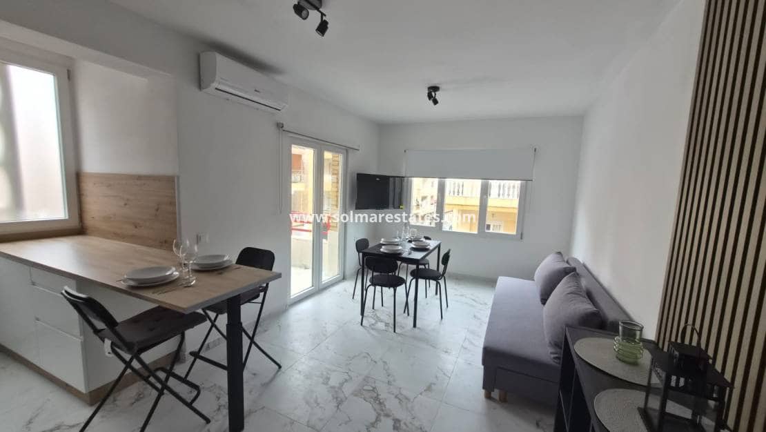 2 bedroom Apartment for sale in Torrevieja - € 180,000 (Ref: 9888641)