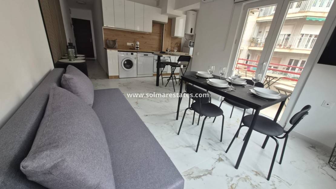 2 bedroom Apartment for sale in Torrevieja - € 180,000 (Ref: 9888641)