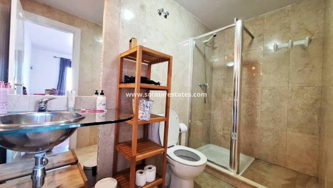 3 soveværelse Lejlighed til salg i Villamartin med swimmingpool - € 249.000 (Ref: 9889361)