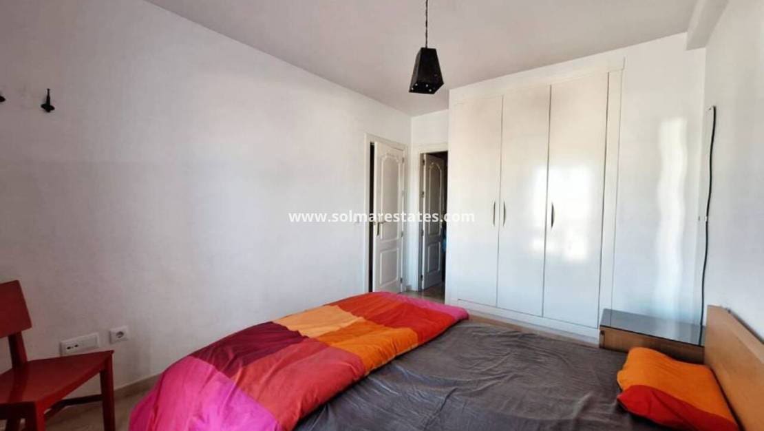 3 soveværelse Lejlighed til salg i Villamartin med swimmingpool - € 249.000 (Ref: 9889361)