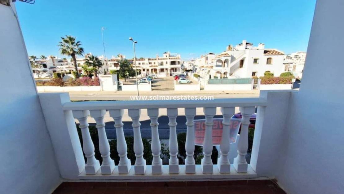 3 soveværelse Lejlighed til salg i Villamartin med swimmingpool - € 249.000 (Ref: 9889361)