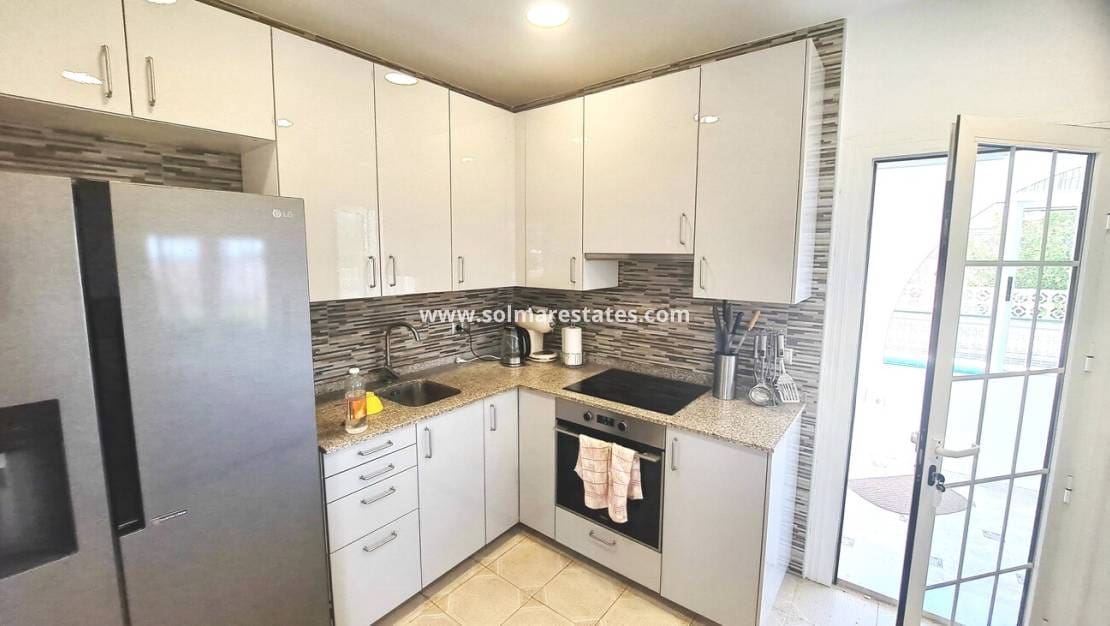 3 sovrum Villa till salu i Villamartin med pool - 350 000 € (Ref: 9889362)