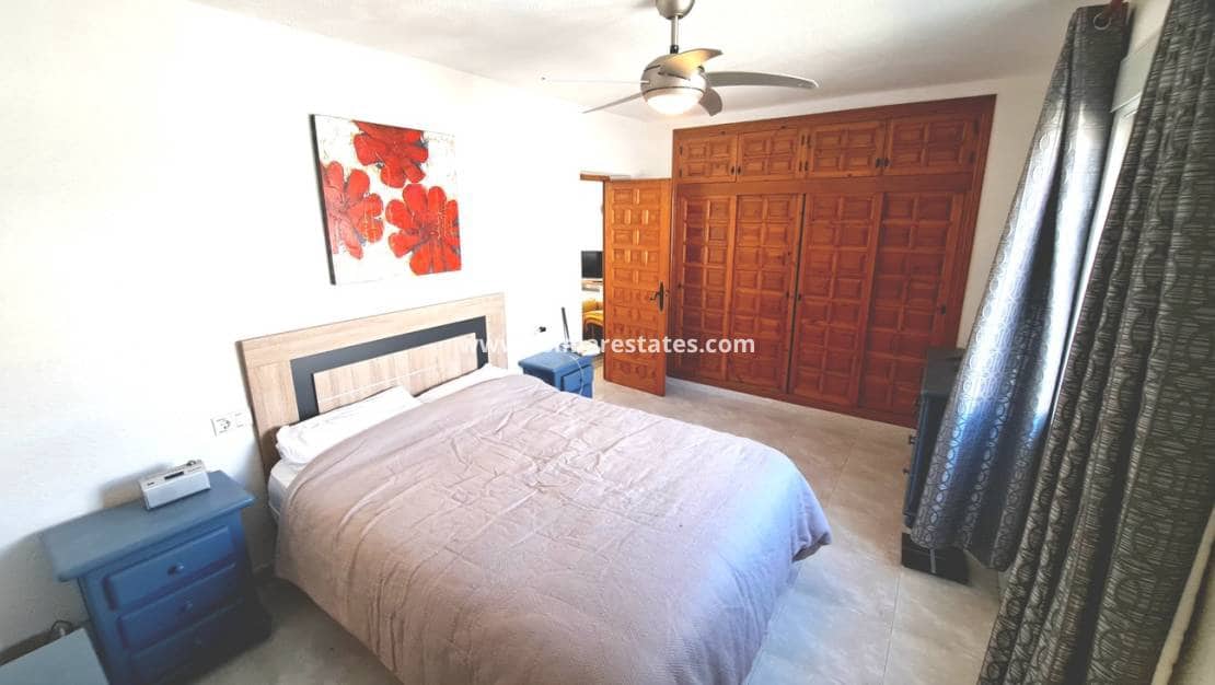 3 sovrum Villa till salu i Villamartin med pool - 350 000 € (Ref: 9889362)