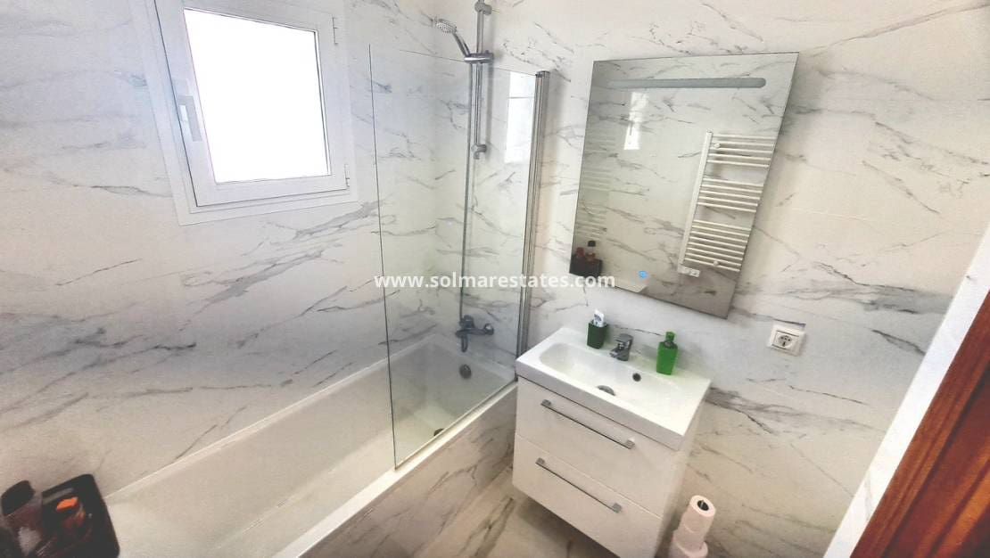 3 sovrum Villa till salu i Villamartin med pool - 350 000 € (Ref: 9889362)