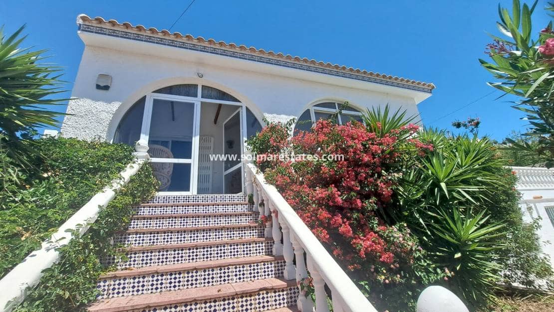 3 sovrum Villa till salu i Villamartin med pool - 350 000 € (Ref: 9889362)