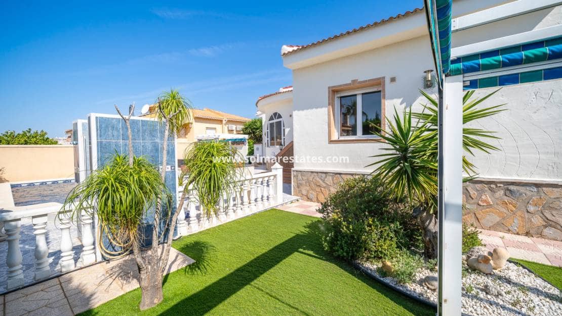3 sypialnia Willa na sprzedaż w Ciudad Quesada z basenem - 399 000 € (Ref: 9889363)