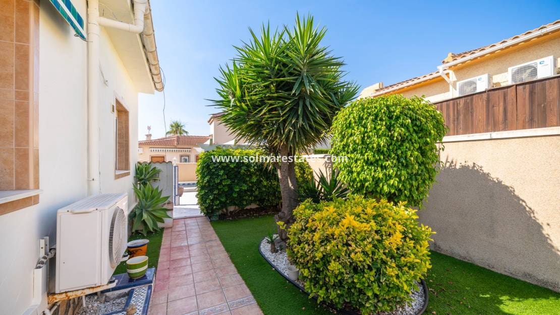 3 sypialnia Willa na sprzedaż w Ciudad Quesada z basenem - 399 000 € (Ref: 9889363)