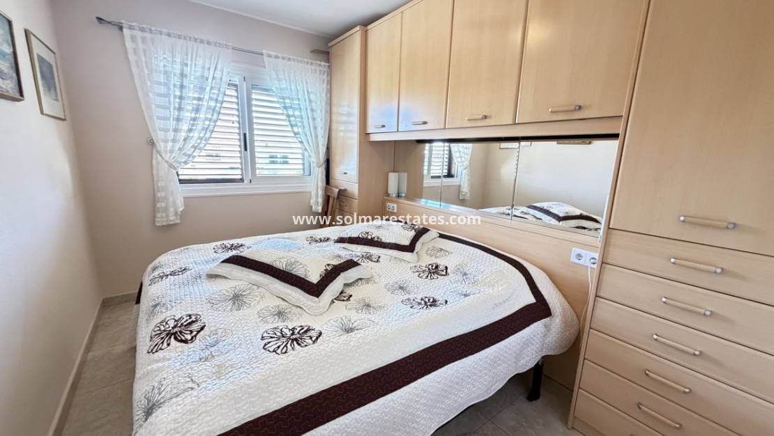 2 makuuhuone Huoneisto myytävänä paikassa Cabo Roig mukana uima-altaan - 209 000 € (Ref: 9890942)
