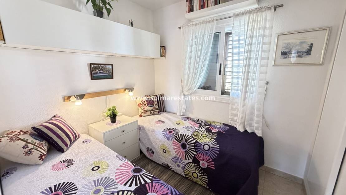 2 makuuhuone Huoneisto myytävänä paikassa Cabo Roig mukana uima-altaan - 209 000 € (Ref: 9890942)