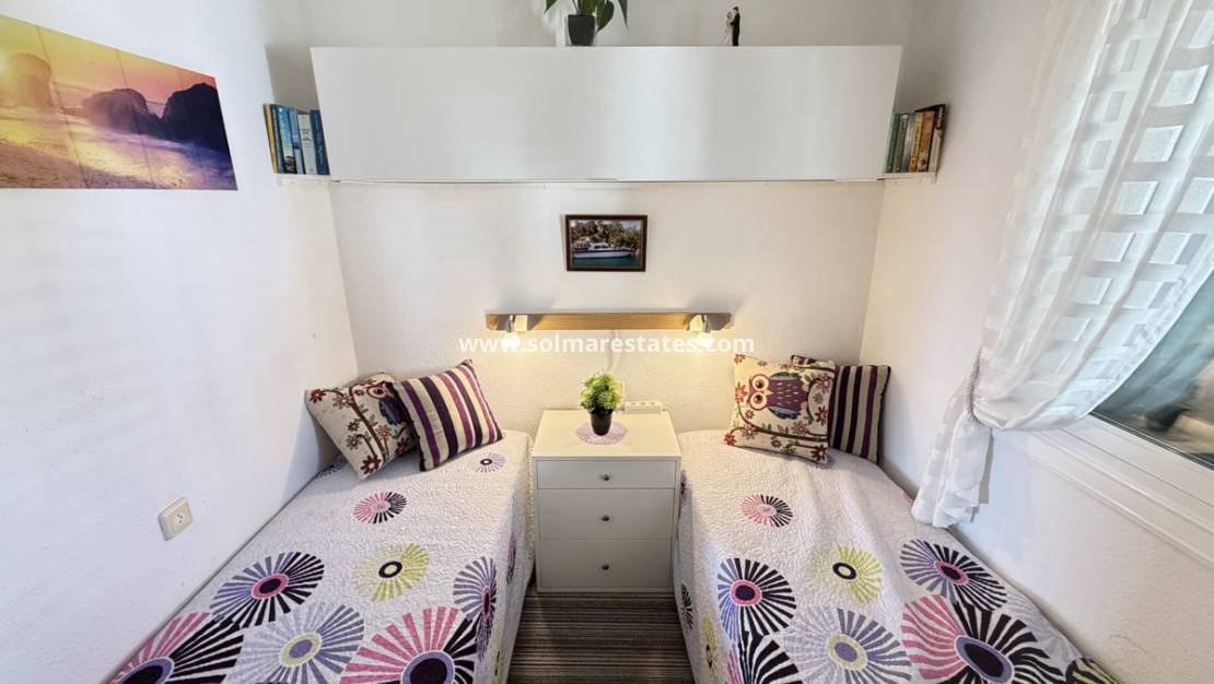 2 makuuhuone Huoneisto myytävänä paikassa Cabo Roig mukana uima-altaan - 209 000 € (Ref: 9890942)