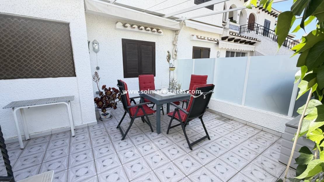 2 makuuhuone Huoneisto myytävänä paikassa Cabo Roig mukana uima-altaan - 209 000 € (Ref: 9890942)