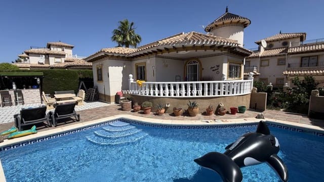 4 soveværelse Villa til salg i Villamartin, Orihuela med swimmingpool - € 399.995 (Ref: 9890943)