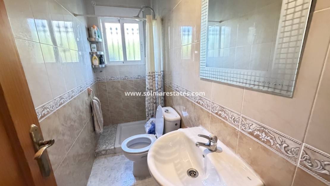 4 soveværelse Villa til salg i Villamartin med swimmingpool - € 399.995 (Ref: 9890943)