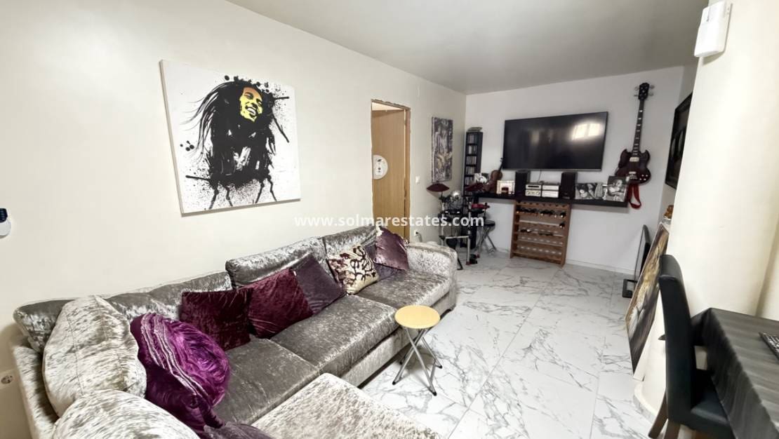 4 soveværelse Villa til salg i Villamartin med swimmingpool - € 399.995 (Ref: 9890943)