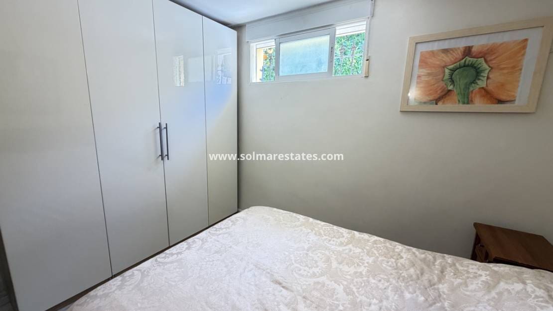 4 soveværelse Villa til salg i Villamartin med swimmingpool - € 399.995 (Ref: 9890943)