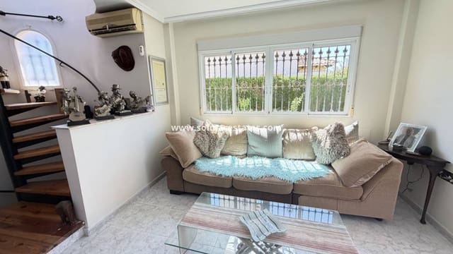 4 soveværelse Villa til salg i Villamartin, Orihuela med swimmingpool - € 399.995 (Ref: 9890943)