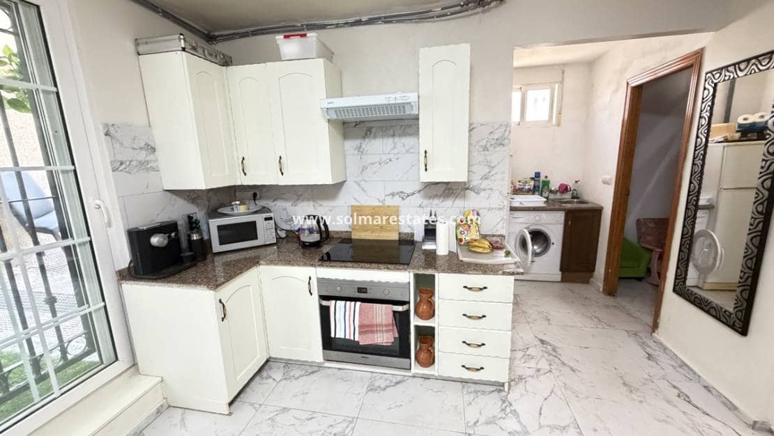 4 soveværelse Villa til salg i Villamartin med swimmingpool - € 399.995 (Ref: 9890943)