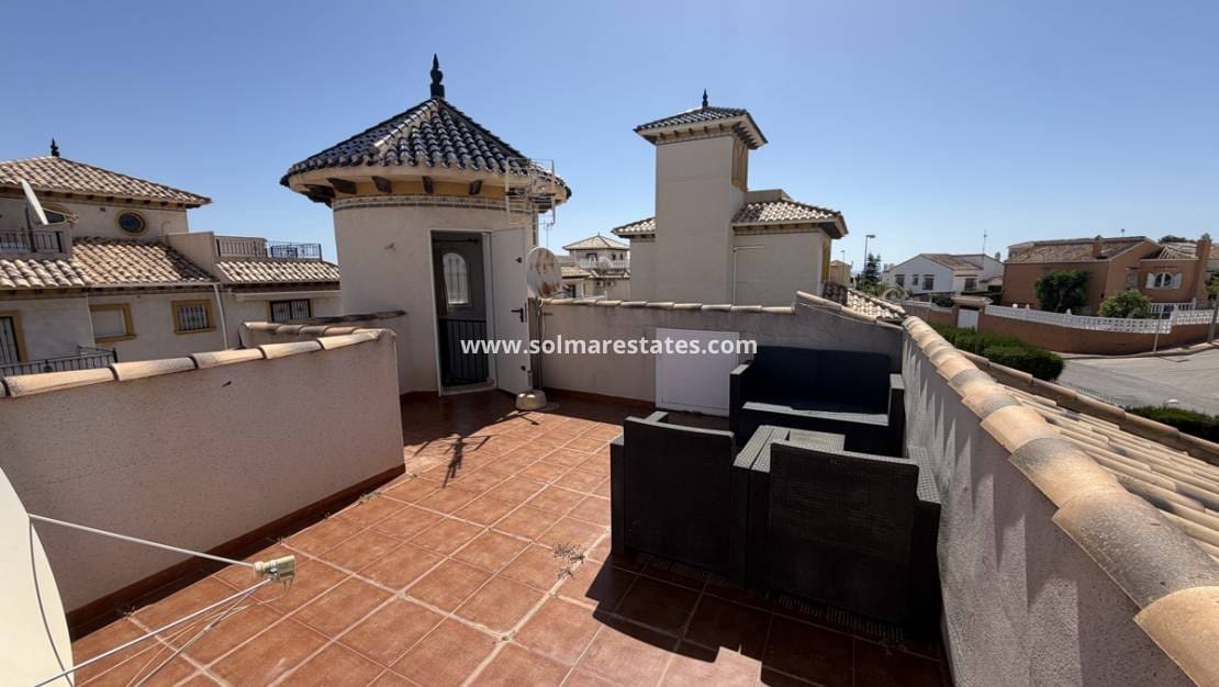 4 soveværelse Villa til salg i Villamartin med swimmingpool - € 399.995 (Ref: 9890943)
