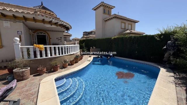 4 soveværelse Villa til salg i Villamartin, Orihuela med swimmingpool - € 399.995 (Ref: 9890943)