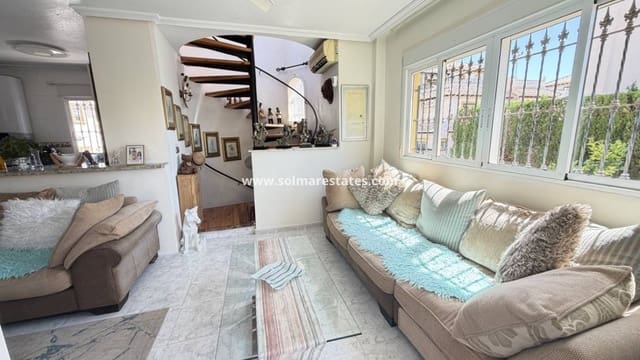 4 soveværelse Villa til salg i Villamartin, Orihuela med swimmingpool - € 399.995 (Ref: 9890943)