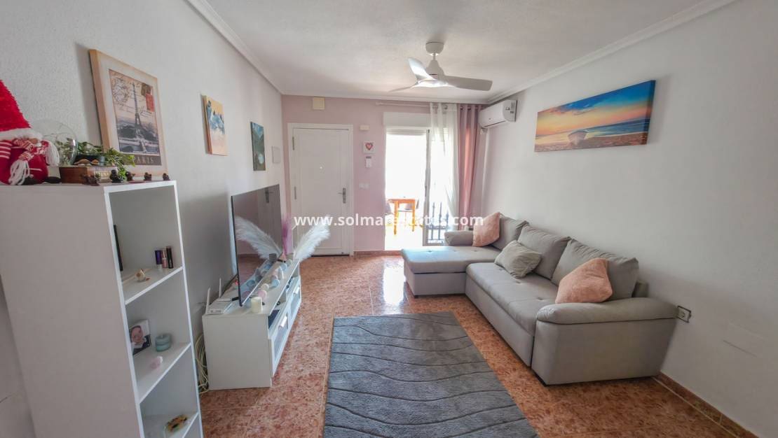 2 soverom Leilighet til salgs i Los Montesinos med svømmebasseng - € 135 000 (Ref: 9891045)