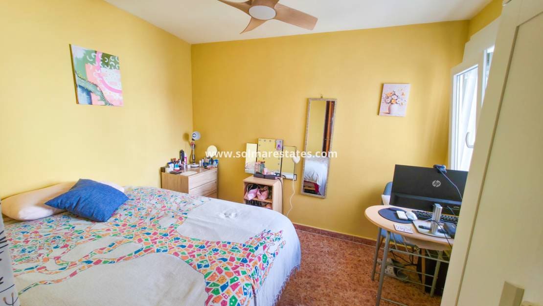 2 soverom Leilighet til salgs i Los Montesinos med svømmebasseng - € 135 000 (Ref: 9891045)