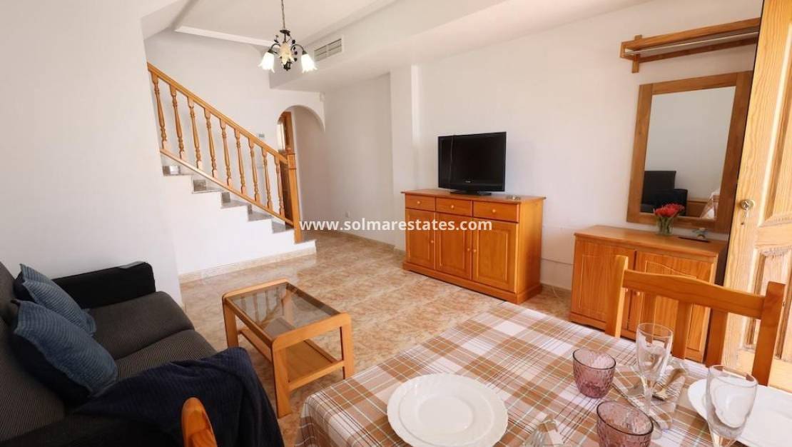 Casa de 2 habitaciones en Orihuela Costa en venta con piscina - 214.000 € (Ref: 9892955)