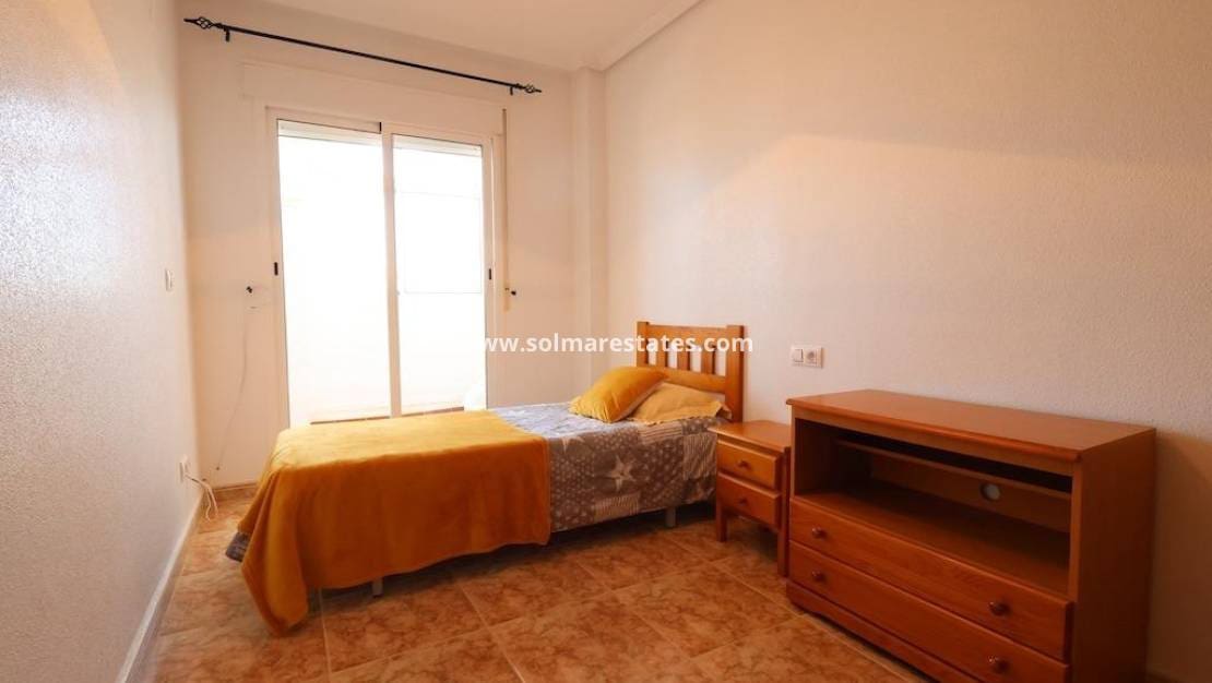 Casa de 2 habitaciones en Orihuela Costa en venta con piscina - 214.000 € (Ref: 9892955)