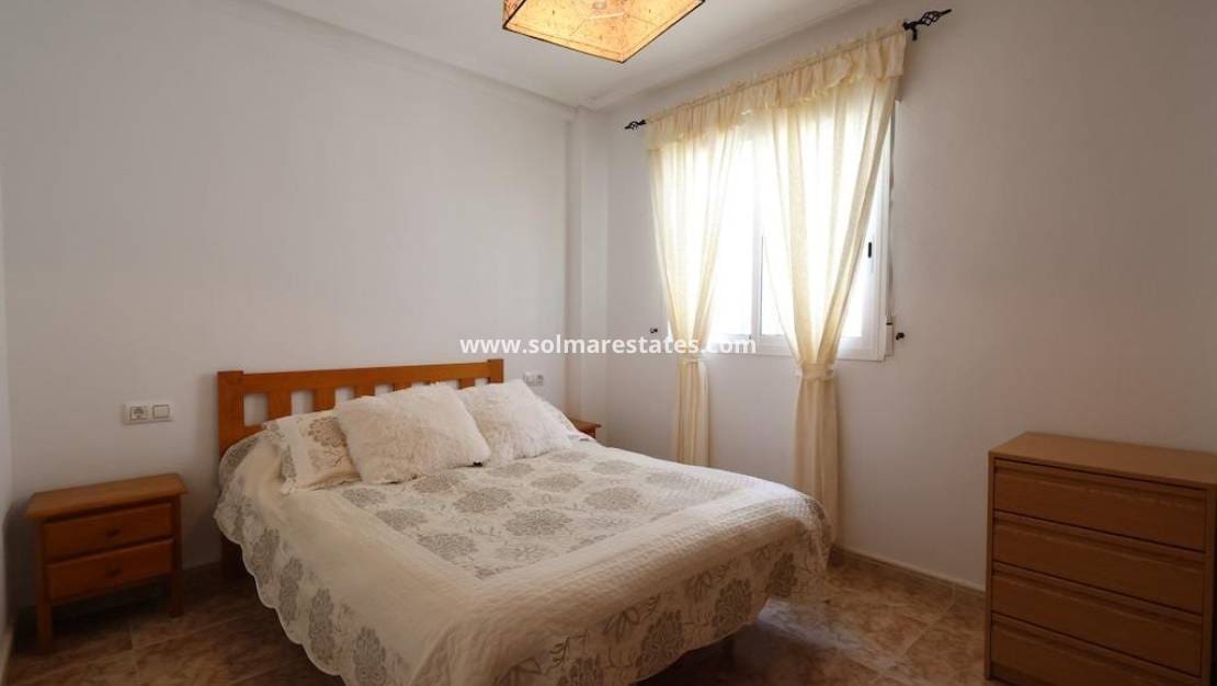 Casa de 2 habitaciones en Orihuela Costa en venta con piscina - 214.000 € (Ref: 9892955)